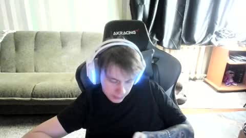 Snapshot of aron_neall chatting on 15, 12, 2025 biggest penis online show from 15, 12, 2025