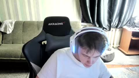 Snapshot of aron_neall chatting on 22, 12, 2025 biggest penis online show from 22, 12, 2025