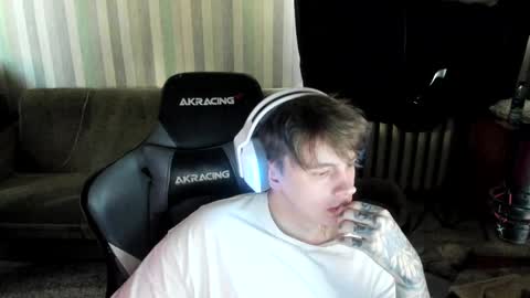 Snapshot of aron_neall chatting on 27, 3, 2026 biggest penis online show from 27, 3, 2026