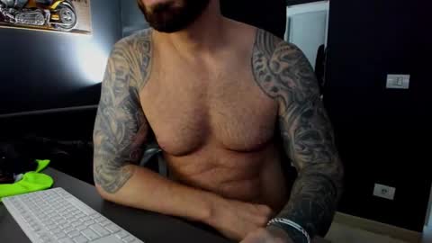 Snapshot of arongrant chatting on 20, 1, 2025 AronGrant online show from 20, 1, 2025