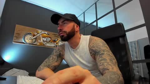 Snapshot of arongrant chatting on 17, 2, 2025 AronGrant online show from 17, 2, 2025