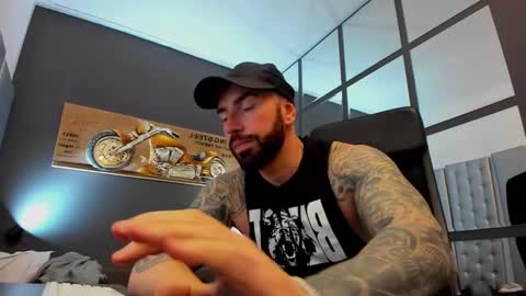 Snapshot of arongrant chatting on 24, 2, 2025 AronGrant online show from 24, 2, 2025