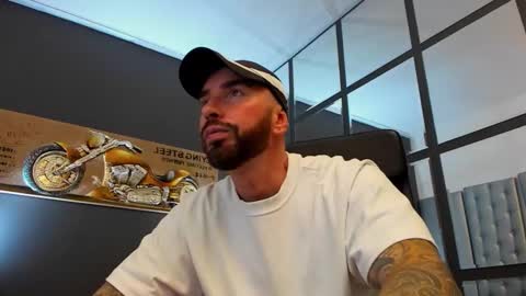 Snapshot of arongrant chatting on 23, 9, 2025 AronGrant online show from 23, 9, 2025