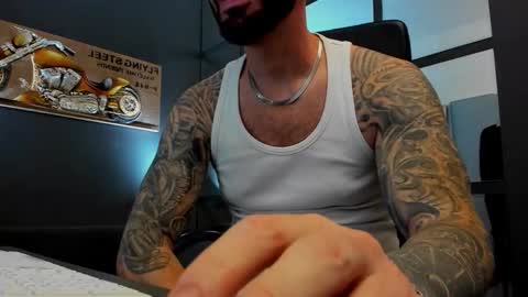 Snapshot of arongrant chatting on 25, 10, 2025 AronGrant online show from 25, 10, 2025