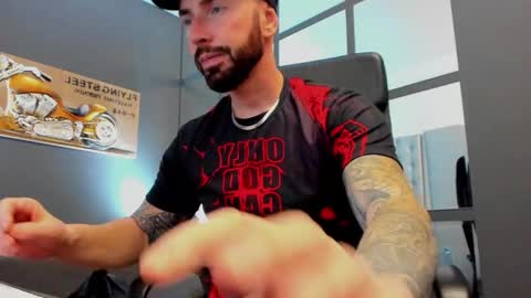 Snapshot of arongrant chatting on 26, 10, 2025 AronGrant online show from 26, 10, 2025