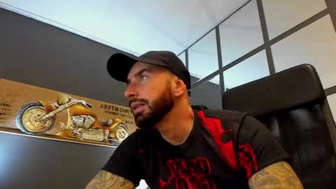 Snapshot of arongrant chatting on 27, 10, 2025 AronGrant online show from 27, 10, 2025