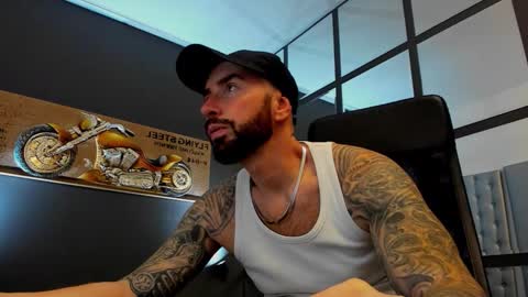 Snapshot of arongrant chatting on 29, 10, 2025 AronGrant online show from 29, 10, 2025