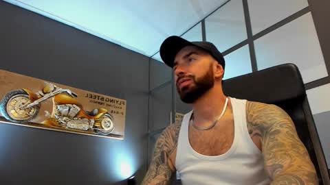 Snapshot of arongrant chatting on 3, 11, 2025 AronGrant online show from 3, 11, 2025