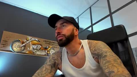 Snapshot of arongrant chatting on 11, 11, 2025 AronGrant online show from 11, 11, 2025