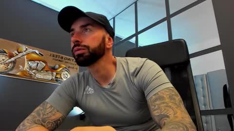 Snapshot of arongrant chatting on 16, 11, 2025 AronGrant online show from 16, 11, 2025