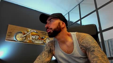 Snapshot of arongrant chatting on 22, 11, 2025 AronGrant online show from 22, 11, 2025