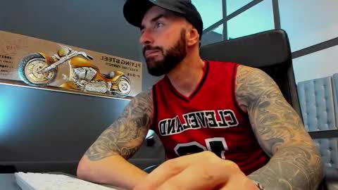 Snapshot of arongrant chatting on 23, 11, 2025 AronGrant online show from 23, 11, 2025