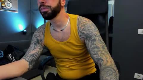 Snapshot of arongrant chatting on 28, 11, 2025 AronGrant online show from 28, 11, 2025