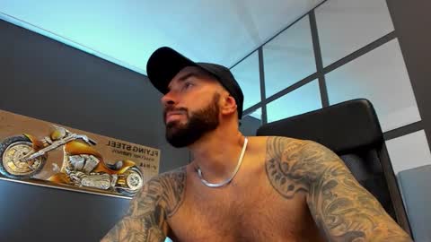 Snapshot of arongrant chatting on 29, 11, 2025 AronGrant online show from 29, 11, 2025