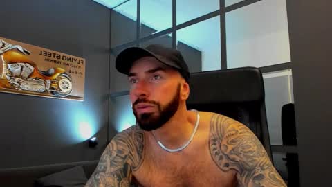 Snapshot of arongrant chatting on 2, 12, 2025 AronGrant online show from 2, 12, 2025