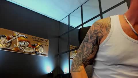 Snapshot of arongrant chatting on 5, 12, 2025 AronGrant online show from 5, 12, 2025