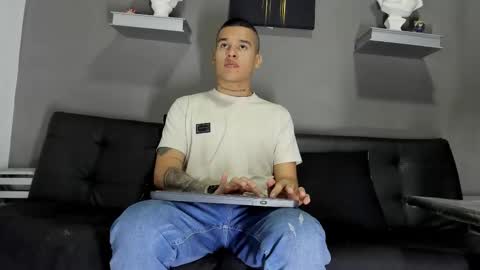 Snapshot of aroon_fit chatting on 4, 2, 2026 AROON HOT online show from 4, 2, 2026