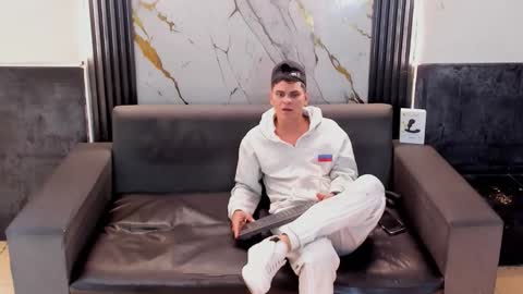 Aroon   online show from 15, 5, 2026