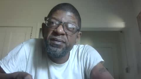 Snapshot of arteblazze chatting on 10, 10, 2025 Arteblazze not daddy boy bitch or nigga online show from 10, 10, 2025