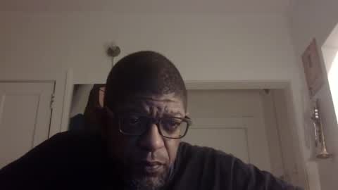 Snapshot of arteblazze chatting on 11, 10, 2025 Arteblazze not daddy boy bitch or nigga online show from 11, 10, 2025