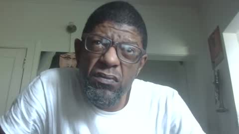 Snapshot of arteblazze chatting on 25, 10, 2025 Arteblazze not daddy boy bitch or nigga online show from 25, 10, 2025