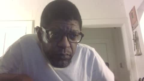 Snapshot of arteblazze chatting on 2, 11, 2025 Arteblazze not daddy boy bitch or nigga online show from 2, 11, 2025