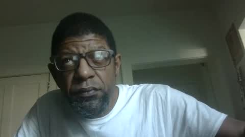 Snapshot of arteblazze chatting on 4, 11, 2025 Arteblazze not daddy boy bitch or nigga online show from 4, 11, 2025