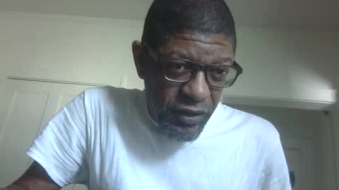 Snapshot of arteblazze chatting on 5, 12, 2025 Arteblazze not daddy boy bitch or nigga online show from 5, 12, 2025