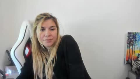 Snapshot of artsyandcraftsy_ chatting on 6, 10, 2025 MIA online show from 6, 10, 2025