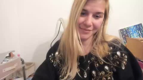 Snapshot of artsyandcraftsy_ chatting on 15, 10, 2025 MIA online show from 15, 10, 2025