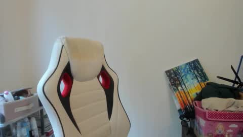 Snapshot of artsyandcraftsy_ chatting on 21, 10, 2025 MIA online show from 21, 10, 2025