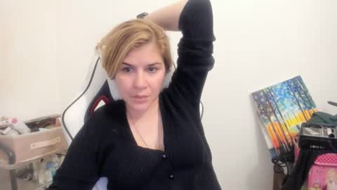 Snapshot of artsyandcraftsy_ chatting on 22, 10, 2025 MIA online show from 22, 10, 2025