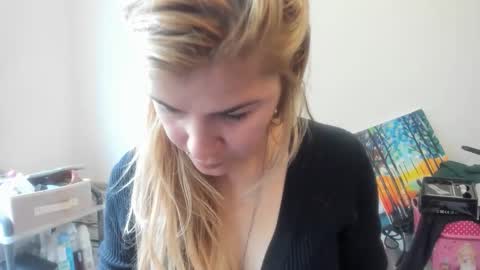 Snapshot of artsyandcraftsy_ chatting on 23, 10, 2025 MIA online show from 23, 10, 2025