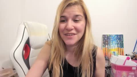 Snapshot of artsyandcraftsy_ chatting on 29, 10, 2025 MIA online show from 29, 10, 2025