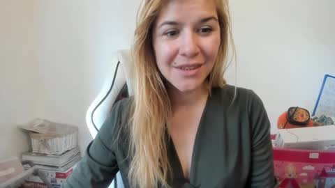 Snapshot of artsyandcraftsy_ chatting on 2, 11, 2025 MIA online show from 2, 11, 2025