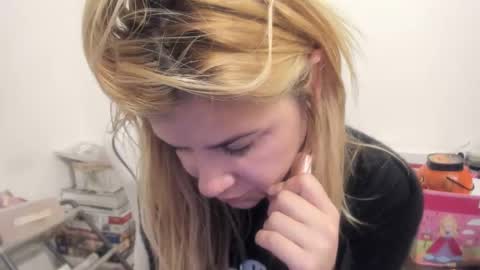 Snapshot of artsyandcraftsy_ chatting on 3, 11, 2025 MIA online show from 3, 11, 2025