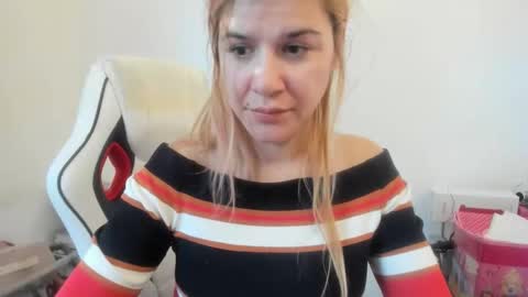 Snapshot of artsyandcraftsy_ chatting on 6, 11, 2025 MIA online show from 6, 11, 2025