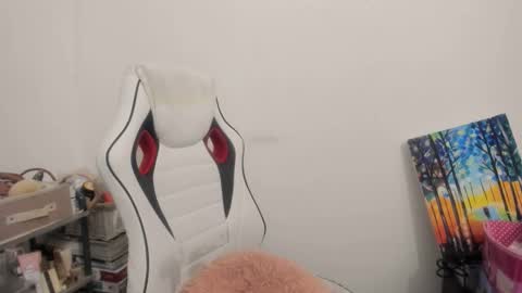 Snapshot of artsyandcraftsy_ chatting on 13, 11, 2025 MIA online show from 13, 11, 2025