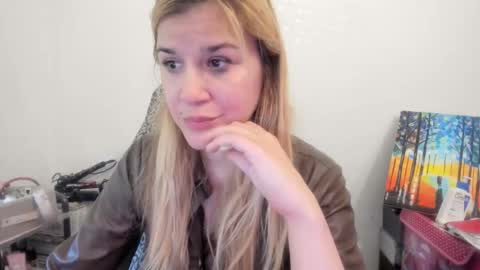 Snapshot of artsyandcraftsy_ chatting on 23, 11, 2025 MIA online show from 23, 11, 2025