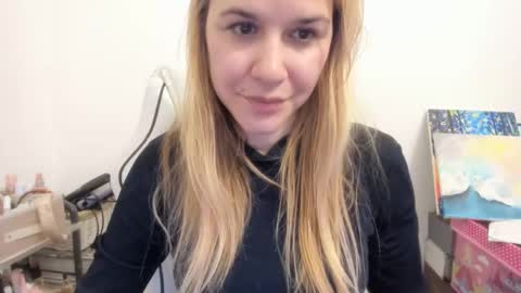 Snapshot of artsyandcraftsy_ chatting on 26, 11, 2025 MIA online show from 26, 11, 2025