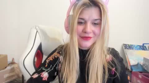 Snapshot of artsyandcraftsy_ chatting on 28, 11, 2025 MIA online show from 28, 11, 2025