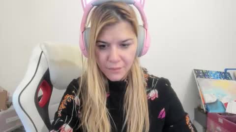 Snapshot of artsyandcraftsy_ chatting on 29, 11, 2025 MIA online show from 29, 11, 2025