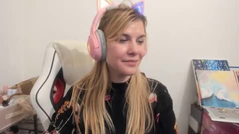 Snapshot of artsyandcraftsy_ chatting on 30, 11, 2025 MIA online show from 30, 11, 2025