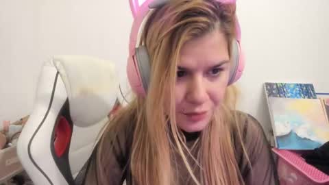 Snapshot of artsyandcraftsy_ chatting on 1, 12, 2025 MIA online show from 1, 12, 2025