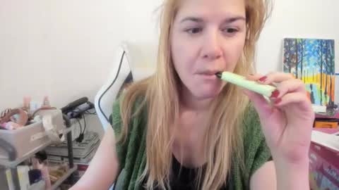 Snapshot of artsyandcraftsy_ chatting on 5, 12, 2025 MIA online show from 5, 12, 2025