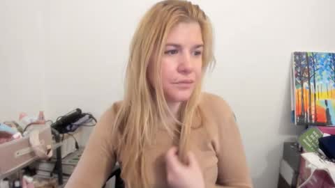 Snapshot of artsyandcraftsy_ chatting on 14, 12, 2025 MIA online show from 14, 12, 2025