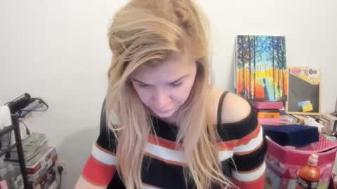 Snapshot of artsyandcraftsy_ chatting on 16, 12, 2025 MIA online show from 16, 12, 2025