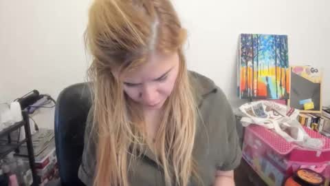 Snapshot of artsyandcraftsy_ chatting on 17, 12, 2025 MIA online show from 17, 12, 2025