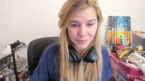 Snapshot of artsyandcraftsy_ chatting on 19, 12, 2025 MIA online show from 19, 12, 2025