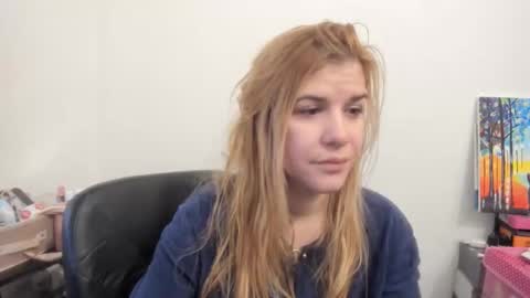 Snapshot of artsyandcraftsy_ chatting on 20, 12, 2025 MIA online show from 20, 12, 2025